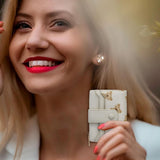 Carica l'immagine nel visualizzatore di Gallery, Portafoglio da donna, portafoglio a due ante con cerniera e stampa orsetto, scomparto frontale per carte, finestra per documento d'identità e scomparto per contanti. Portafoglio corto da donna, elegante, giovanile e carino.